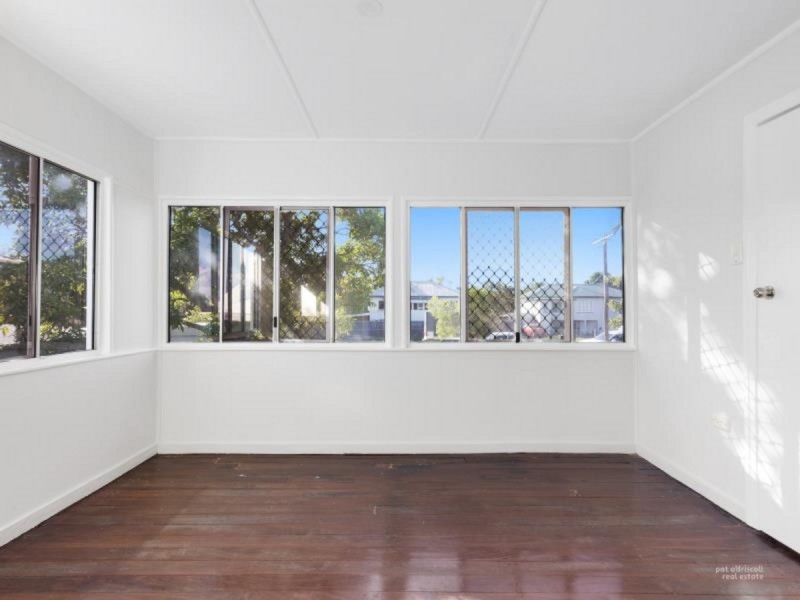 8 Thackeray Street, Park Avenue QLD 4701